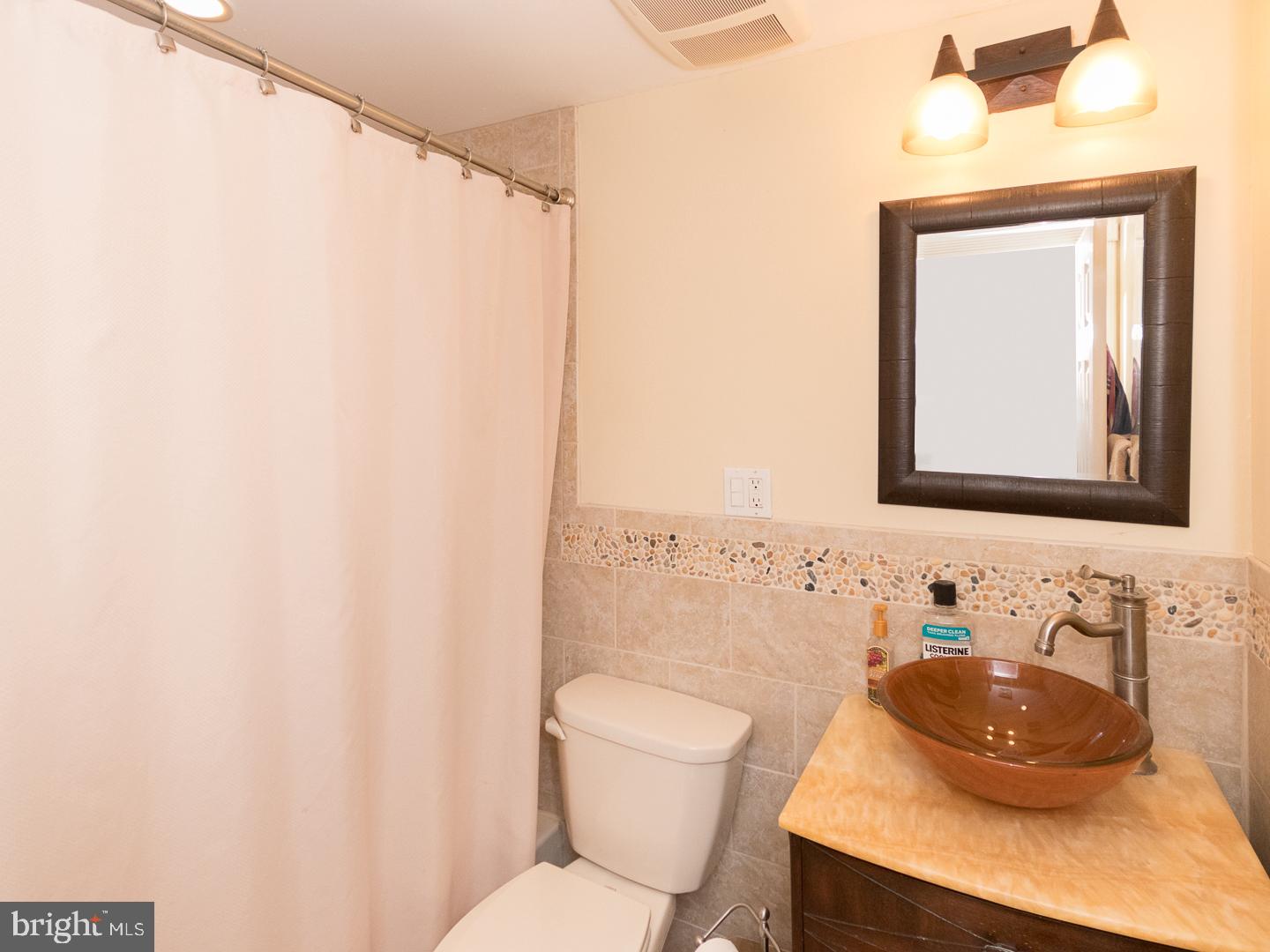 96 Verona Road Broomall, PA 19008 - Photo 22 of 25 Bathroom