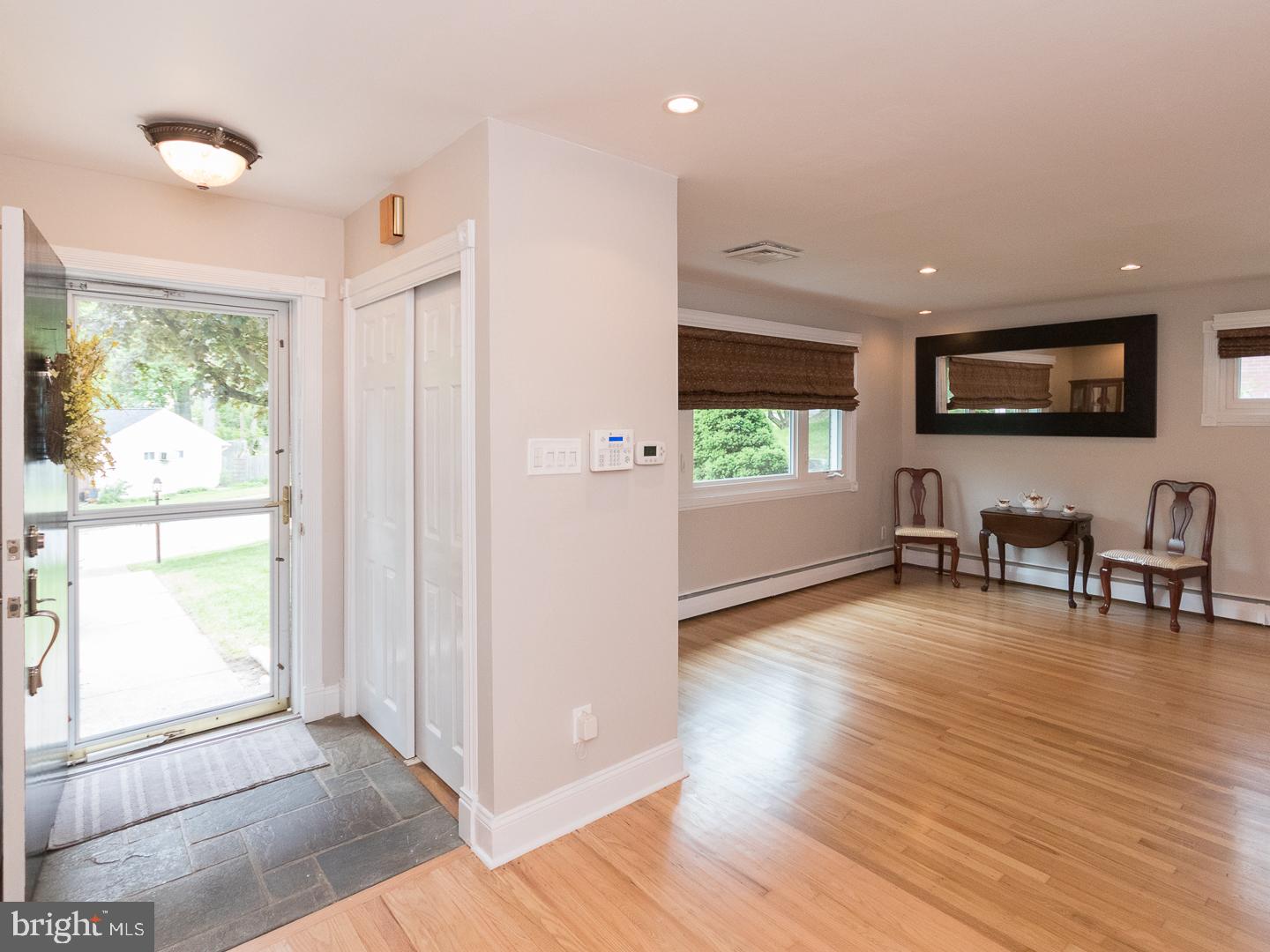 96 Verona Road Broomall, PA 19008 - Photo 8 of 25 Living Room