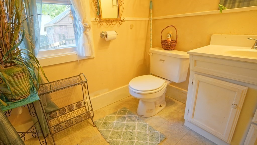 89 Middle Street Springfield, MA 01104 - Photo 11 of 21