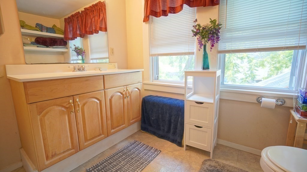 89 Middle Street Springfield, MA 01104 - Photo 17 of 21