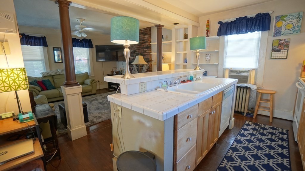 89 Middle Street Springfield, MA 01104 - Photo 9 of 21