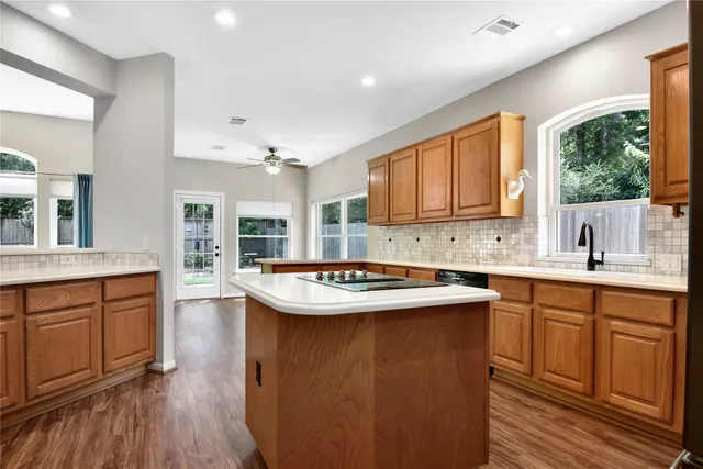 $3,000 | 152 West Amberglow Circle, The Woodlands, TX 77381