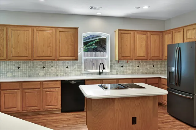 $3,000 | 152 West Amberglow Circle, The Woodlands, TX 77381