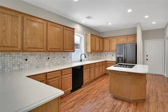 $3,000 | 152 West Amberglow Circle, The Woodlands, TX 77381