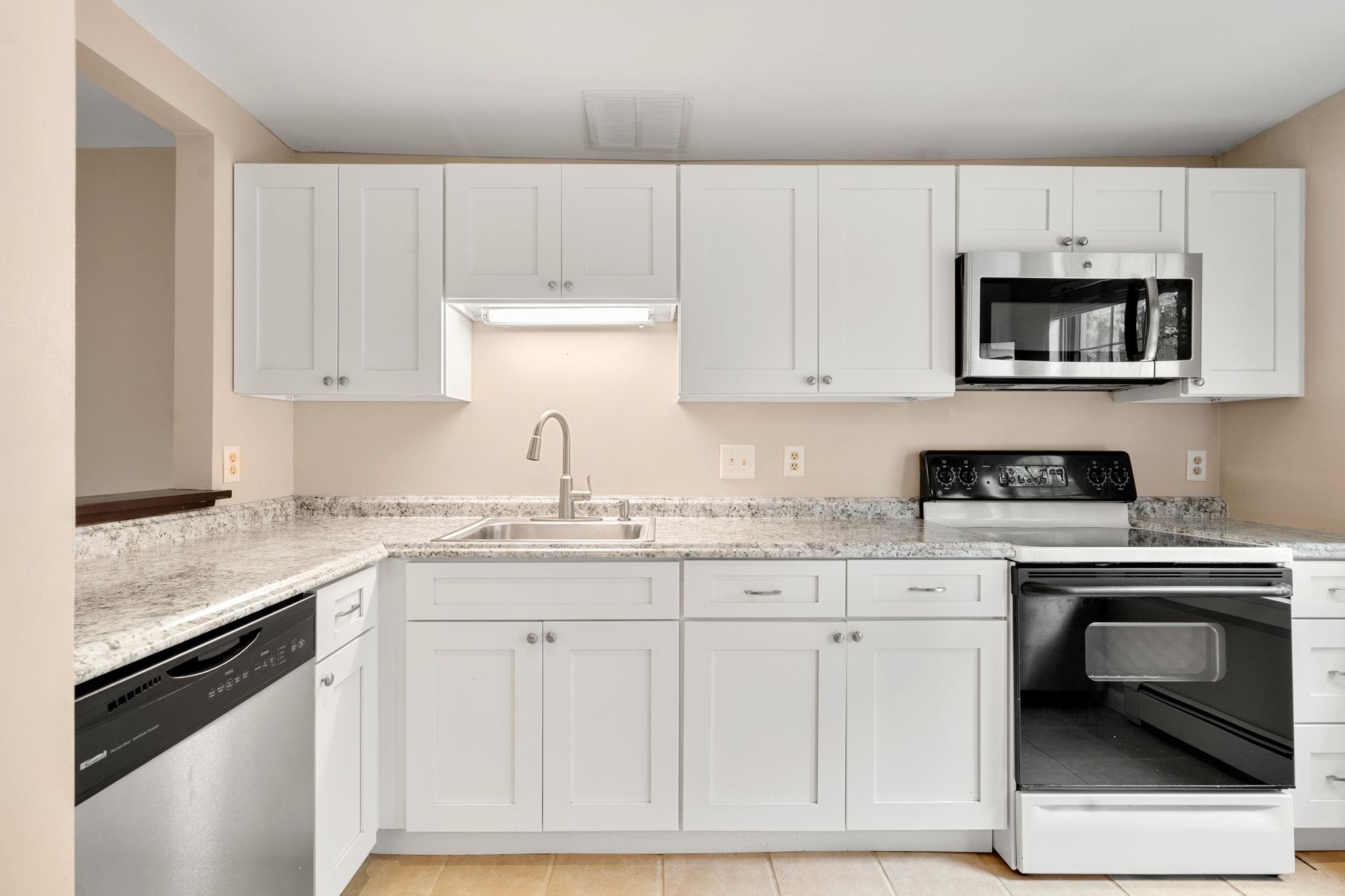 380 Ocean Road, Unit 35 Portsmouth, NH 03801 - Photo 4 of 23 Gallery Image 4