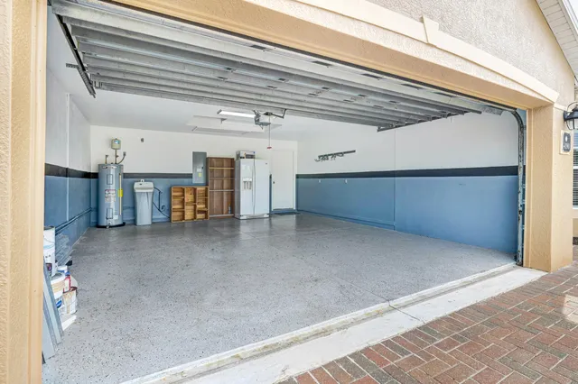 a view of livingroom with furniture