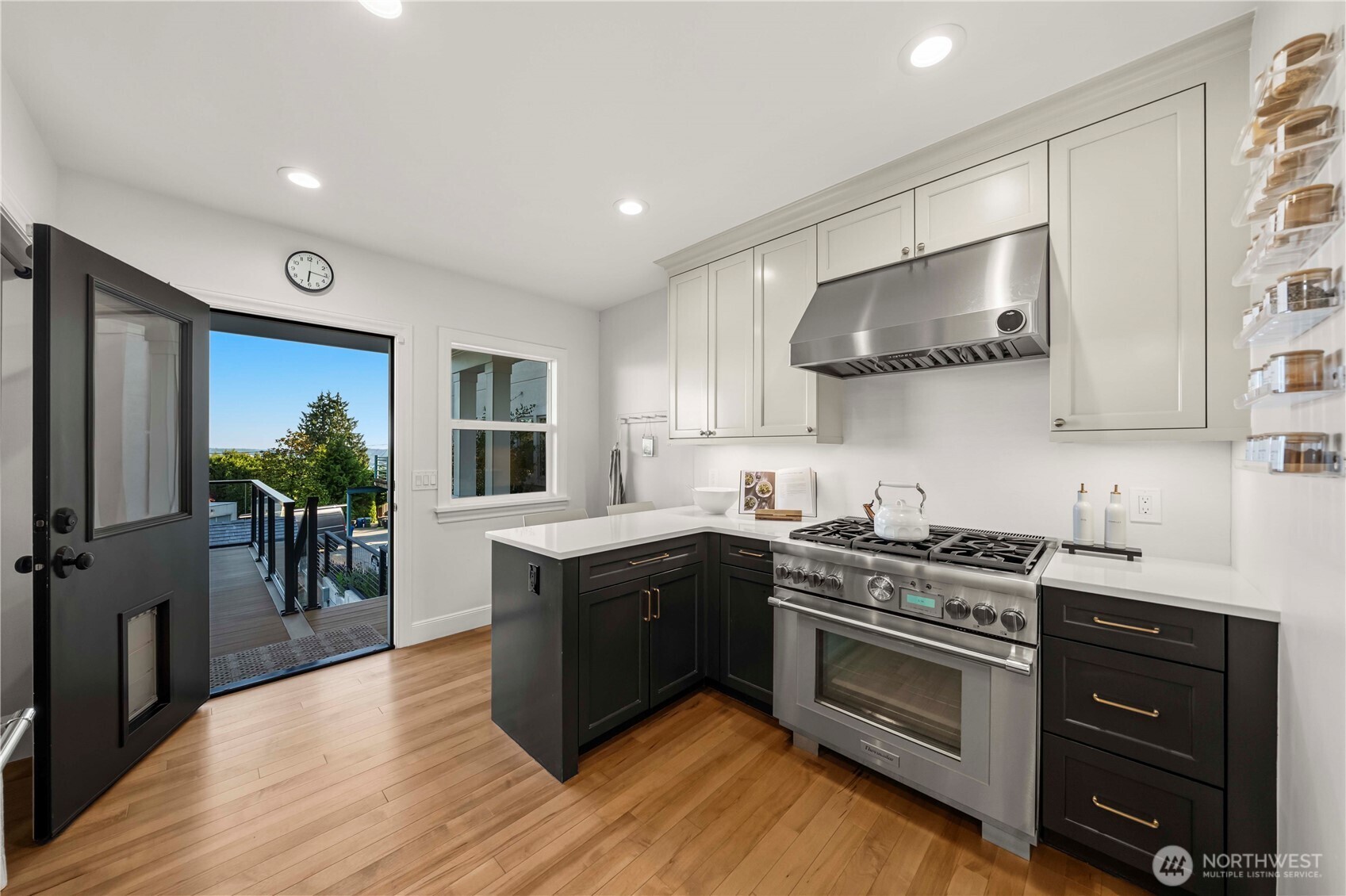 321 Lee Street Seattle, WA 98109 - Photo 13 of 40