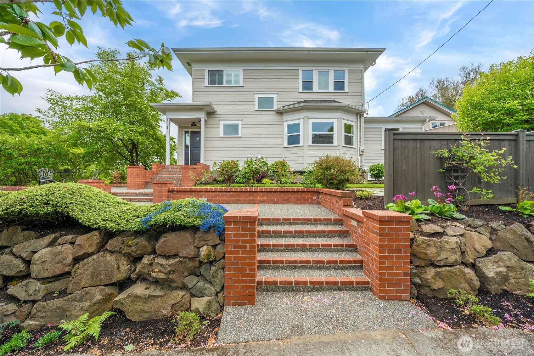 321 Lee Street Seattle, WA 98109 - Photo 2 of 40