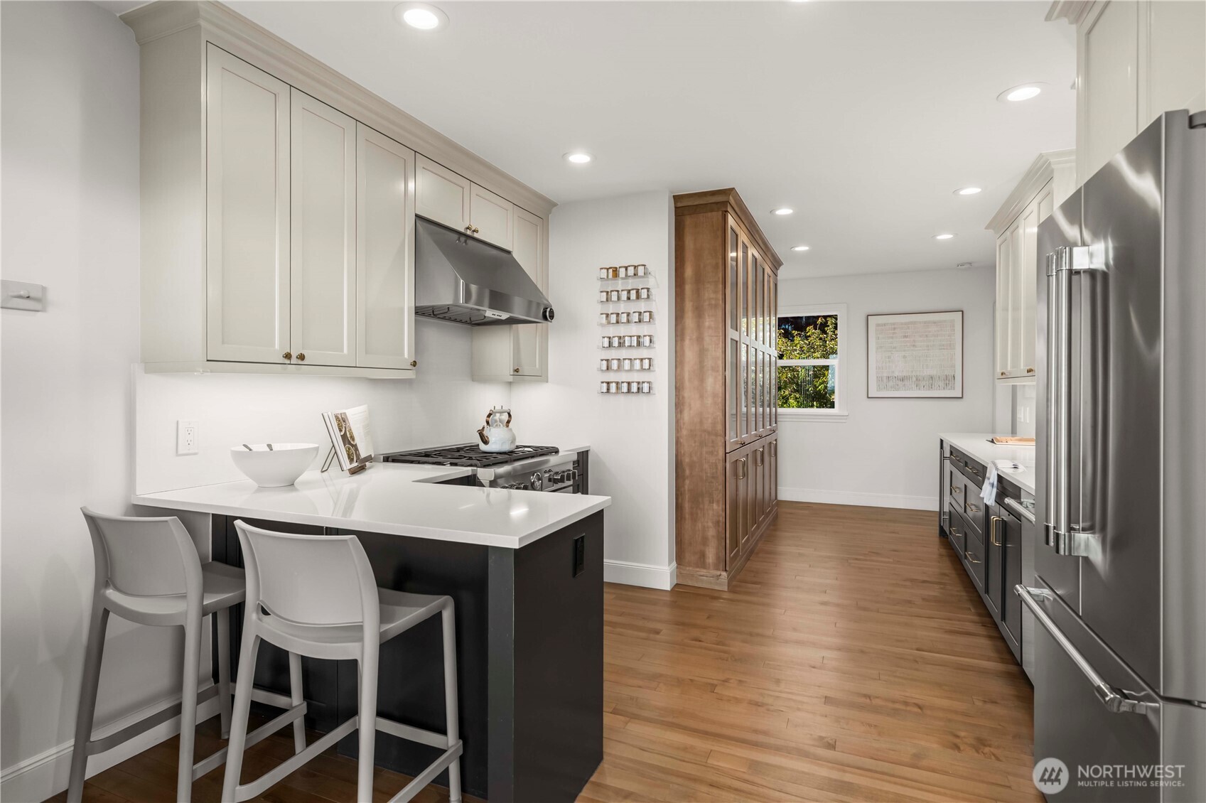 321 Lee Street Seattle, WA 98109 - Photo 9 of 40