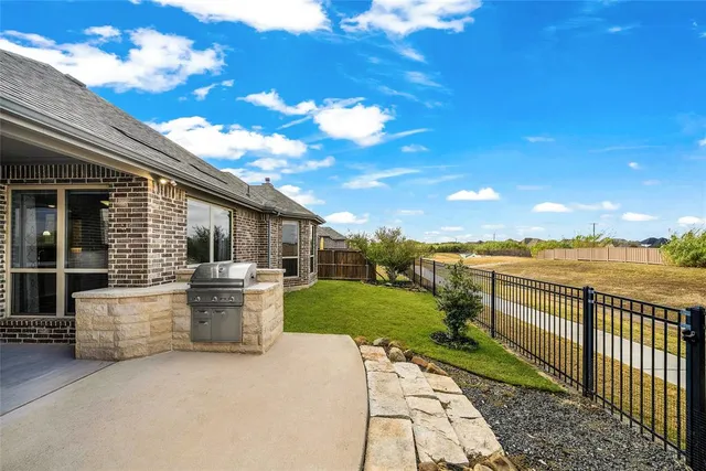 a view of a terrace with sky view