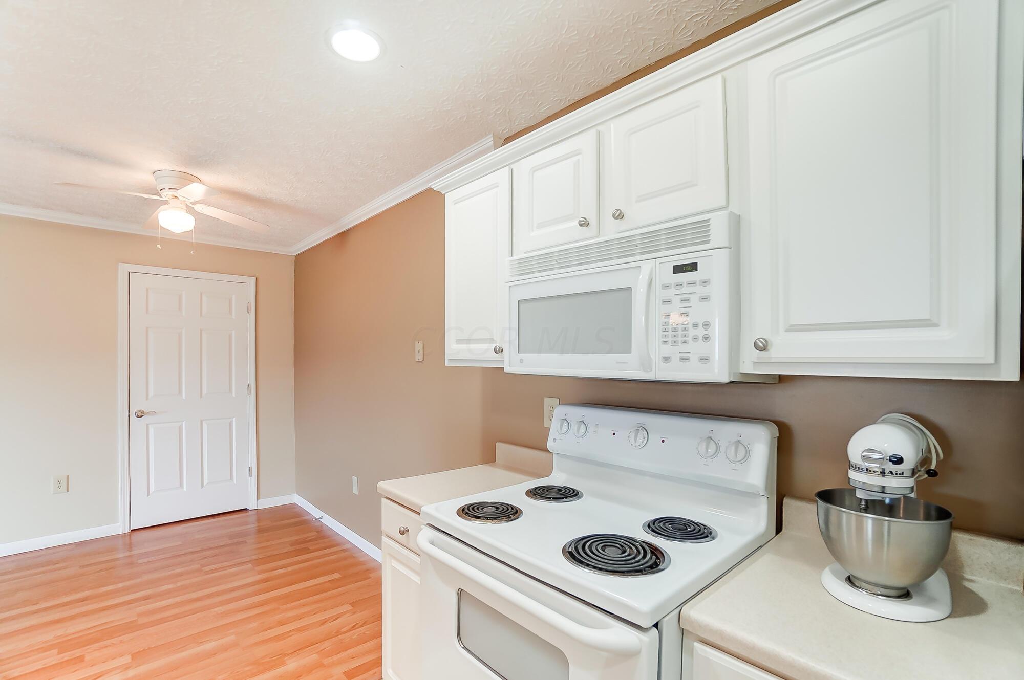 5536 Garden Ridge Columbus, OH 43228 - Photo 19 of 48 Kitchen