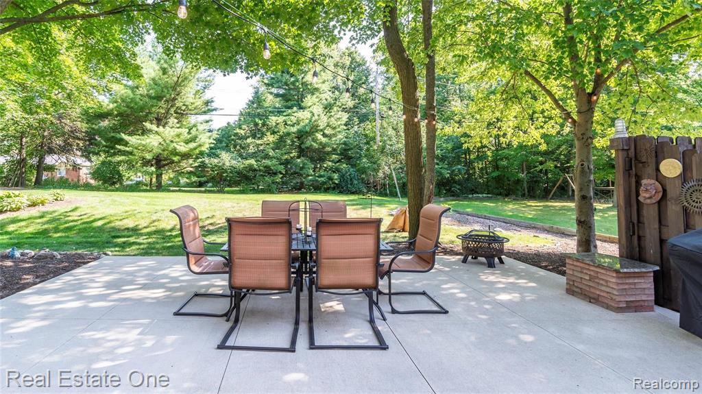28536 Quail Hollow Road Farmington Hills, MI 48331 - Photo 40 of 48