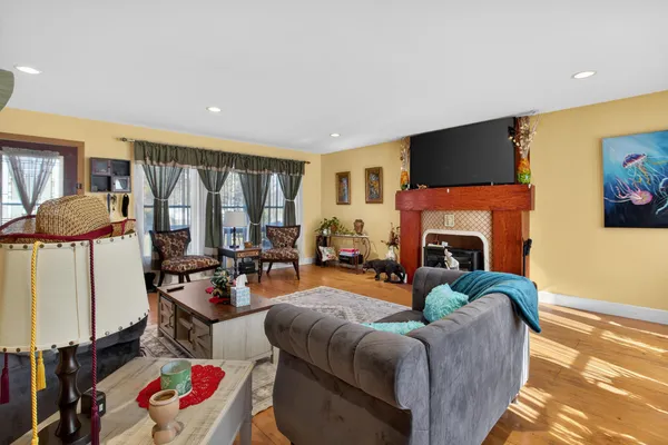 $265,000 | 129 Kathy Lane, Brooklyn, MI 49230