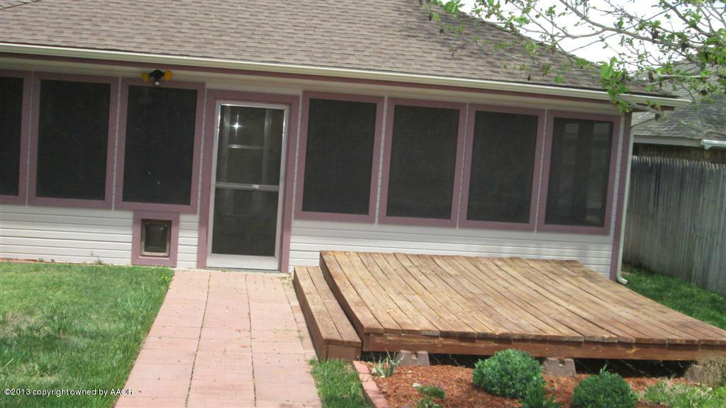 4211 Relatta Avenue Amarillo, TX 79110 - Photo 25 of 41 a view of backyard with a garden and plants