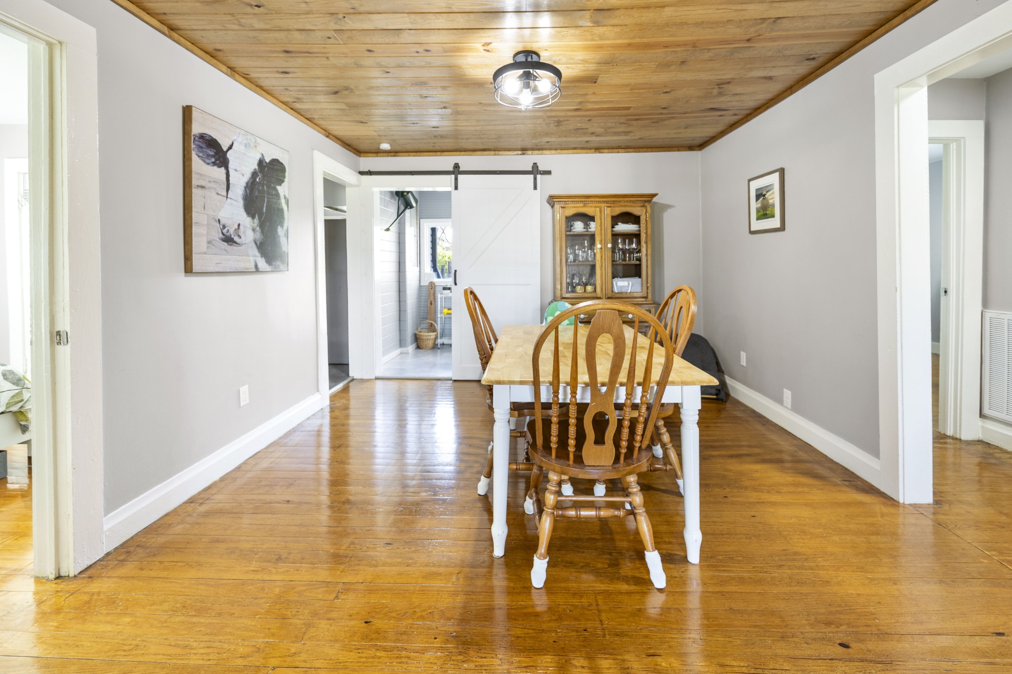 905 Nicholson Street Decherd, TN 37324 - Photo 5 of 27 a view of a livingroom with furniture and wooden floor