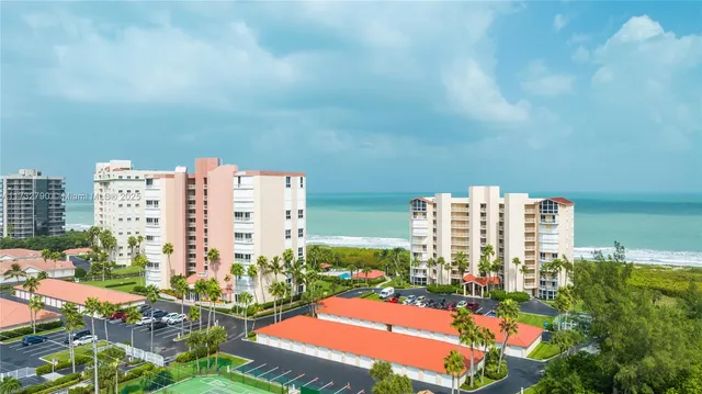 $4,400 | 3870 North Hwy A1A, Unit 405, Hutchinson Island, FL 34949