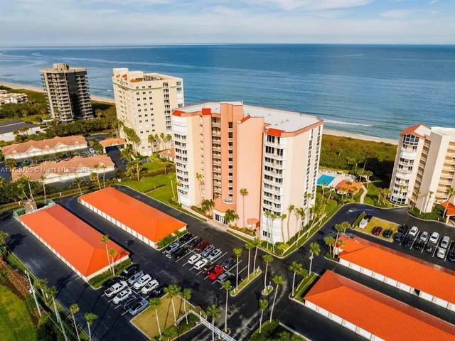 $4,400 | 3870 North Hwy A1A, Unit 405, Hutchinson Island, FL 34949