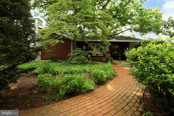 $559,900 | 284 East McCormick Avenue, State College, PA 16801