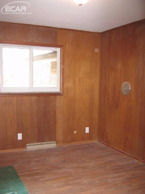 1274 Howe Road Burton, MI 48509 - Photo 7 of 28 21242378-6.JPG