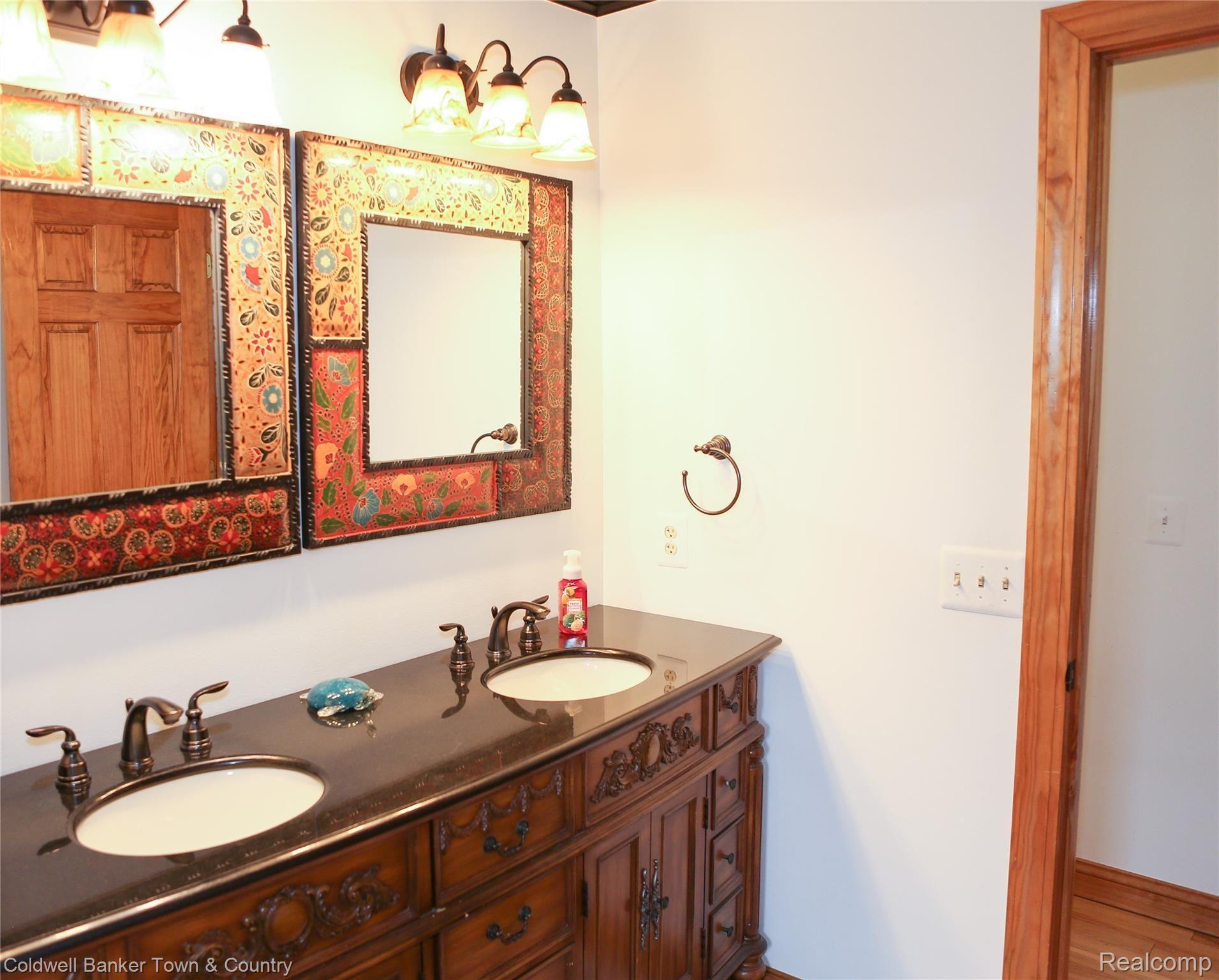 3188 West Coon Lake Road Howell, MI 48843 - Photo 25 of 65 Main level bath, dual sinks