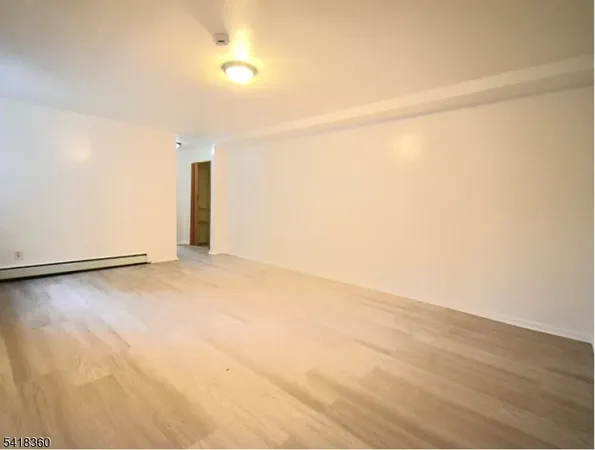 $1,700 | 58 Underwood Street, Unit A4, Newark, NJ 07106