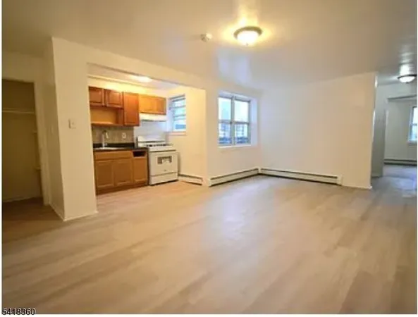 $1,700 | 58 Underwood Street, Unit A4, Newark, NJ 07106