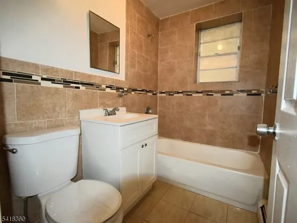 $1,700 | 58 Underwood Street, Unit A4, Newark, NJ 07106