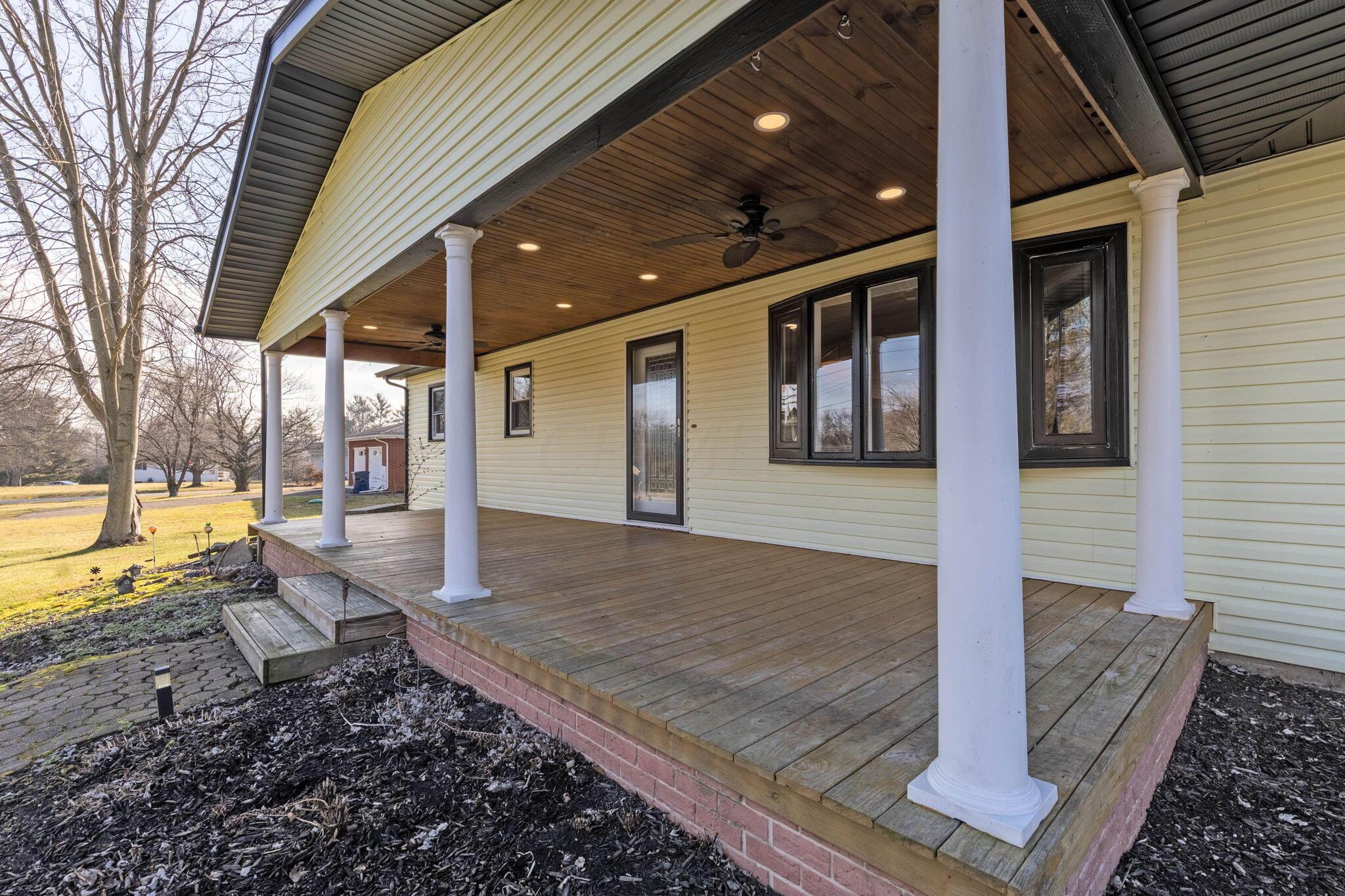 335 Kirby Road Southeast Newark, OH 43056 - Photo 3 of 52 Front Porch