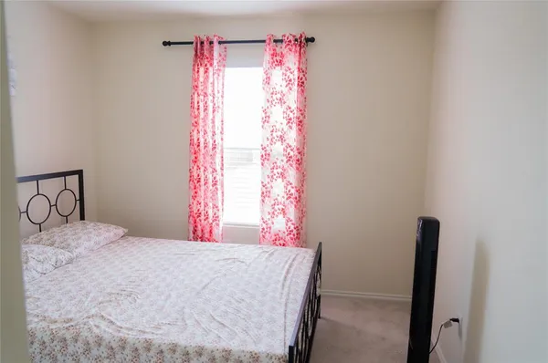 $2,050 | 415 Grenada Lk Drive, Princeton, TX 75407