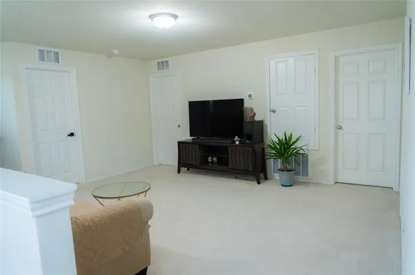 $2,050 | 415 Grenada Lk Drive, Princeton, TX 75407