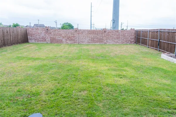 $2,050 | 415 Grenada Lk Drive, Princeton, TX 75407
