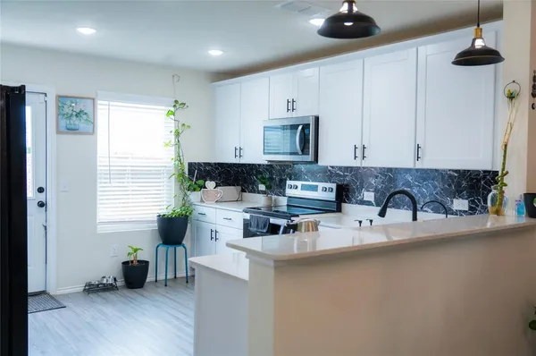 $2,050 | 415 Grenada Lk Drive, Princeton, TX 75407