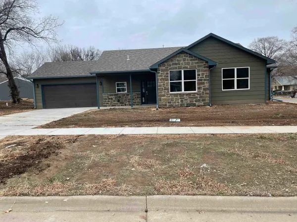 $245,000 | 410 West 1st Avenue, El Dorado, KS 67042