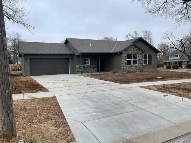 $245,000 | 410 West 1st Avenue, El Dorado, KS 67042