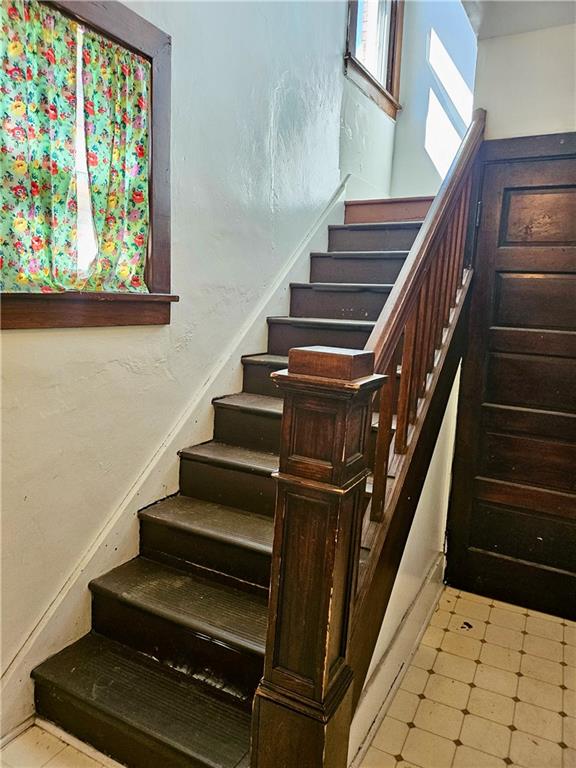 627 5th Avenue, Unit 2 Coraopolis, PA 15108 - Photo 3 of 22 a view of entryway
