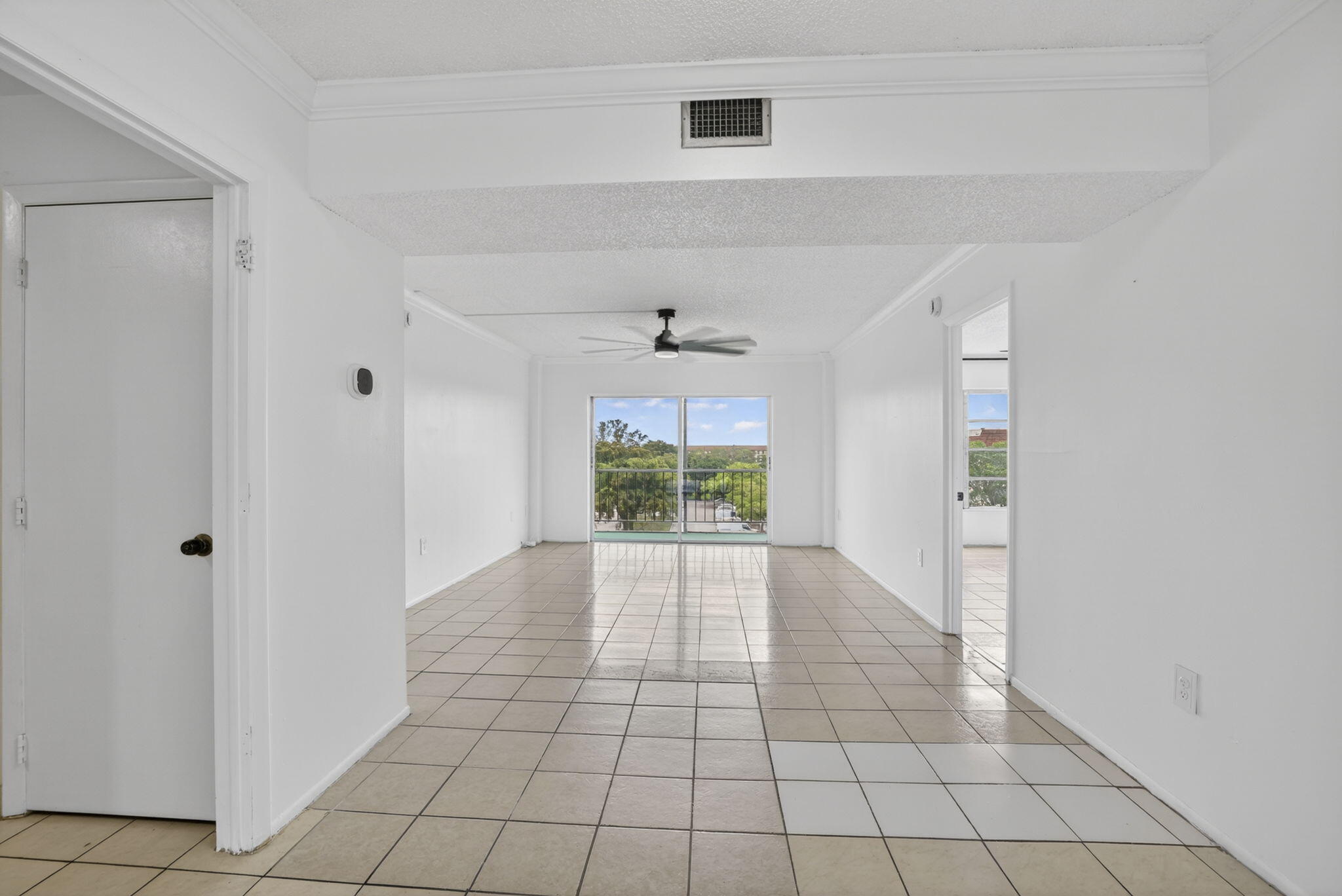 4174 Inverrary Drive, Unit 513 Lauderhill, FL 33319 - Photo 2 of 36 2-web-or-mls-8I8A1925