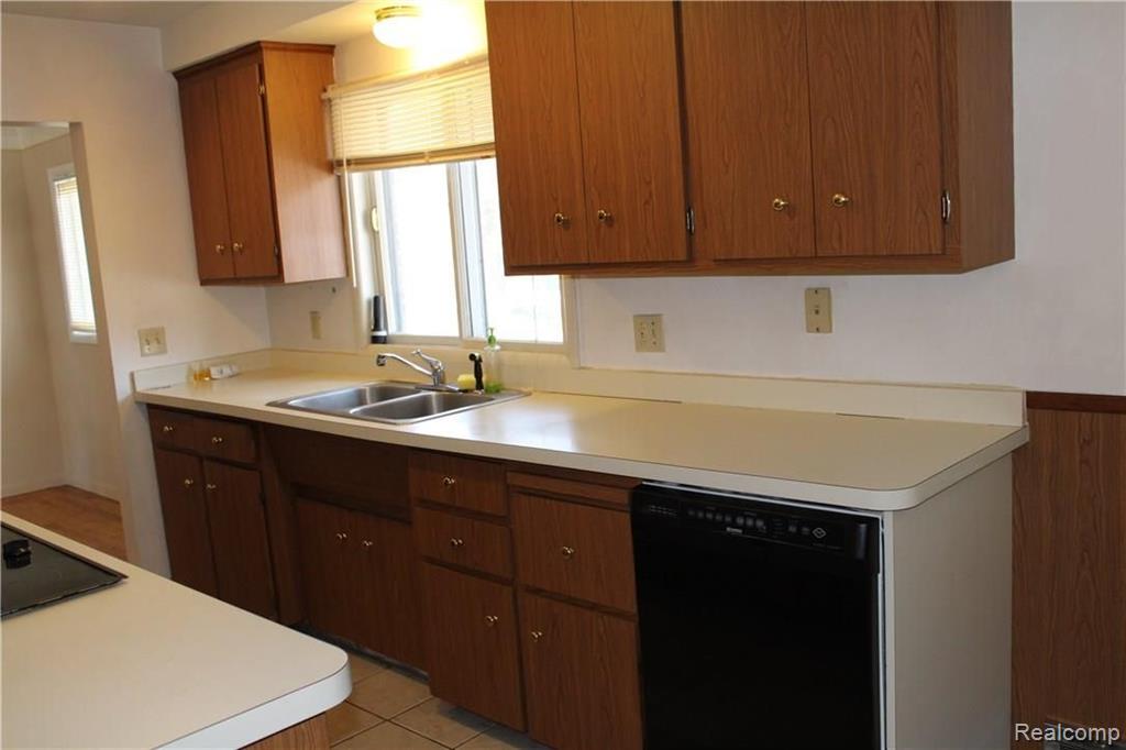 28391 Bay Tree Road Farmington Hills, MI 48334 - Photo 29 of 74