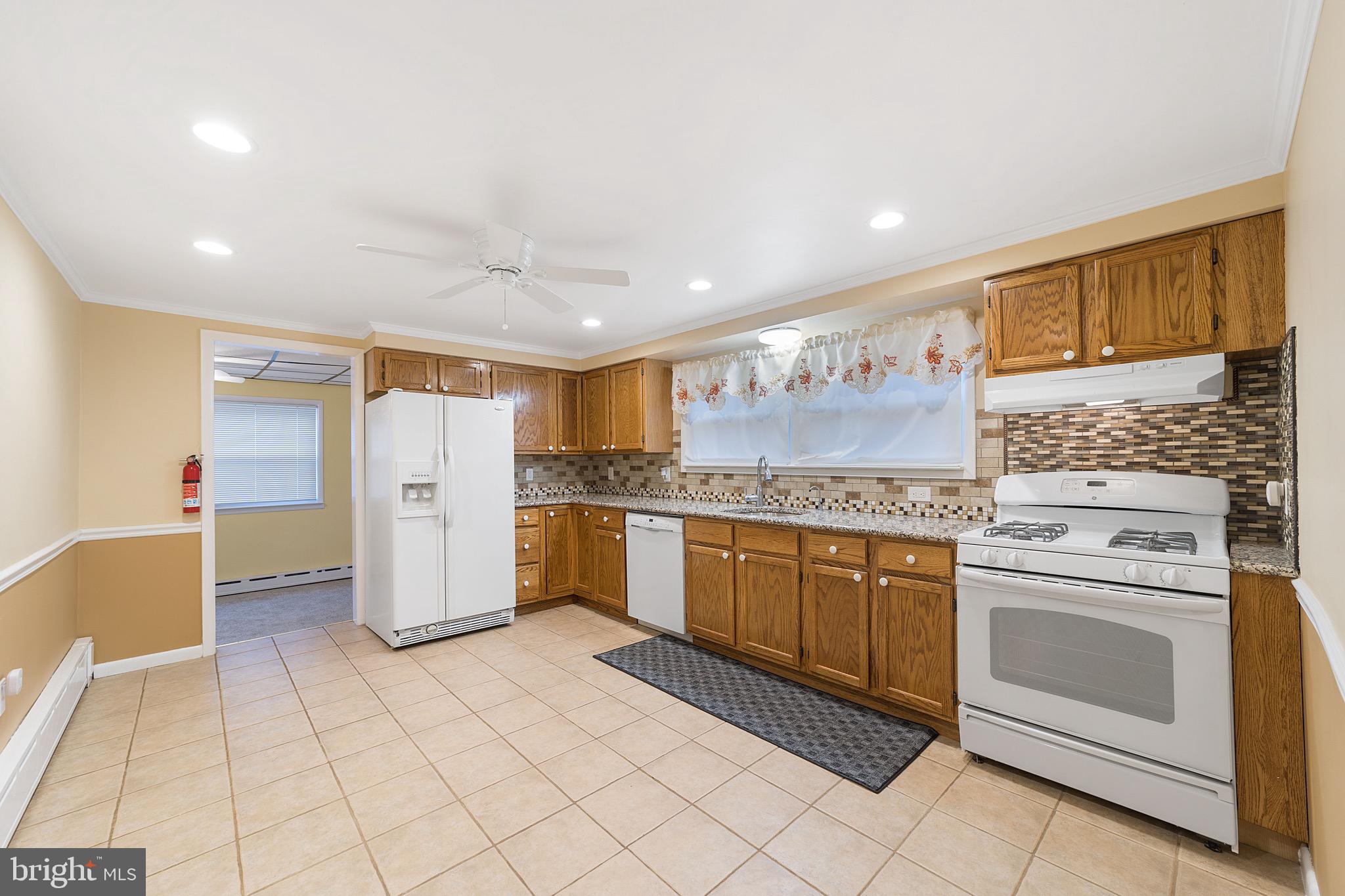 135 Keswick Avenue Ewing, NJ 08638 - Photo 4 of 25