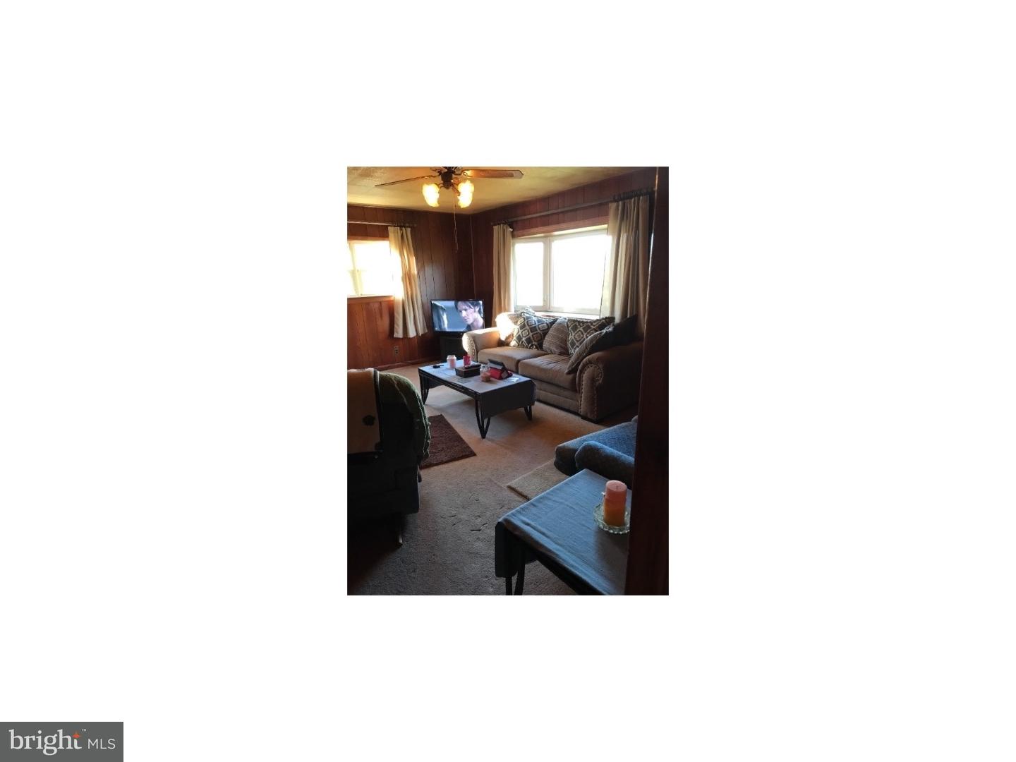 953 Newark Road Toughkenamon, PA 19374 - Photo 8 of 25 Living Room