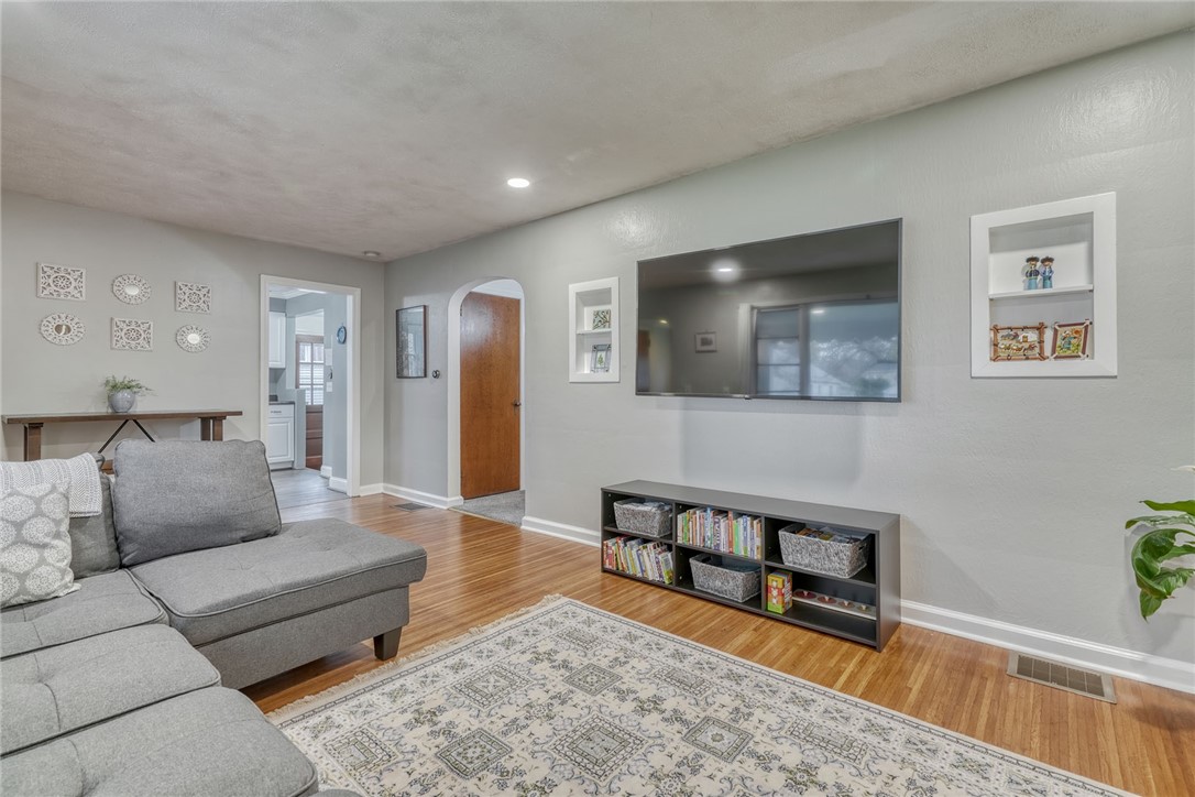 262 Garford Road Irondequoit, NY 14622 - Photo 11 of 42