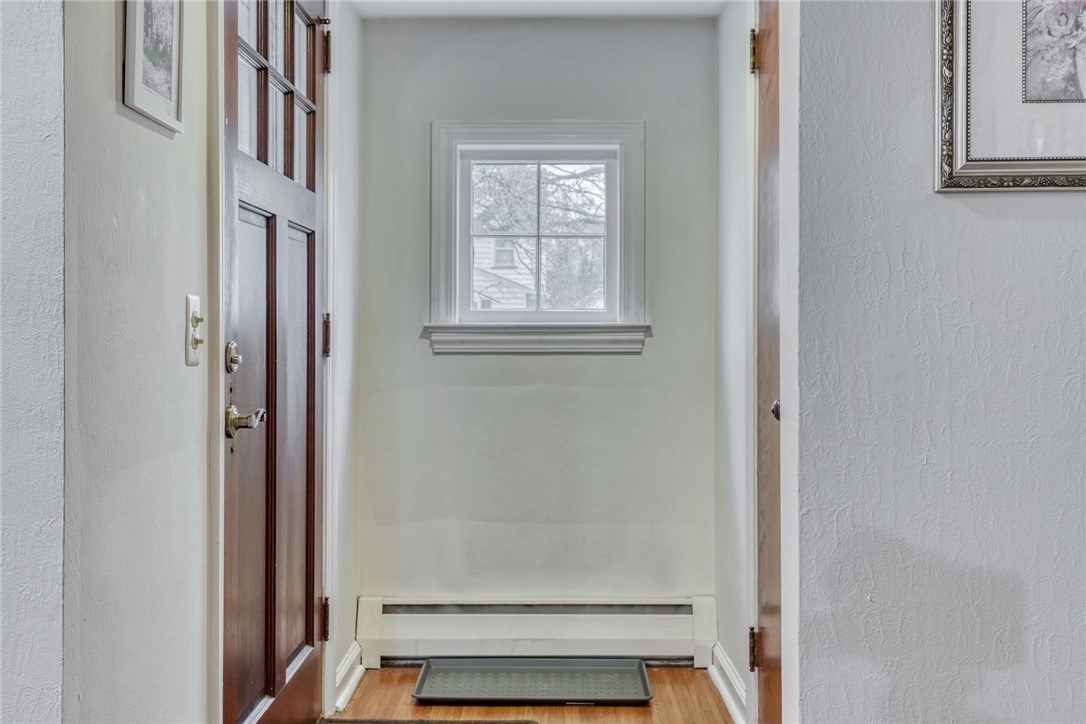 262 Garford Road Irondequoit, NY 14622 - Photo 5 of 42