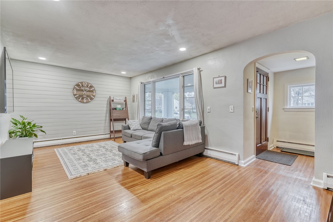 262 Garford Road Irondequoit, NY 14622 - Photo 6 of 42