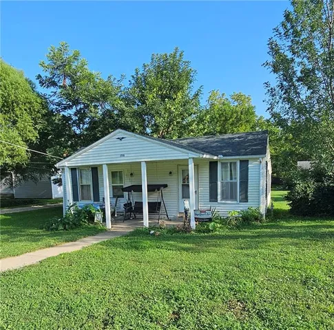 $104,900 | 106 West Cedar Street, Waverly, MO 64096