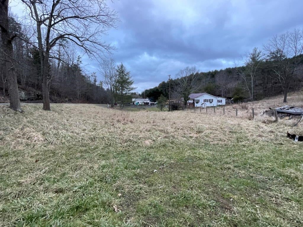 2709 Julia Simpkins Road Hiwassee, VA 24347 - Photo 23 of 25 Gallery Image 23