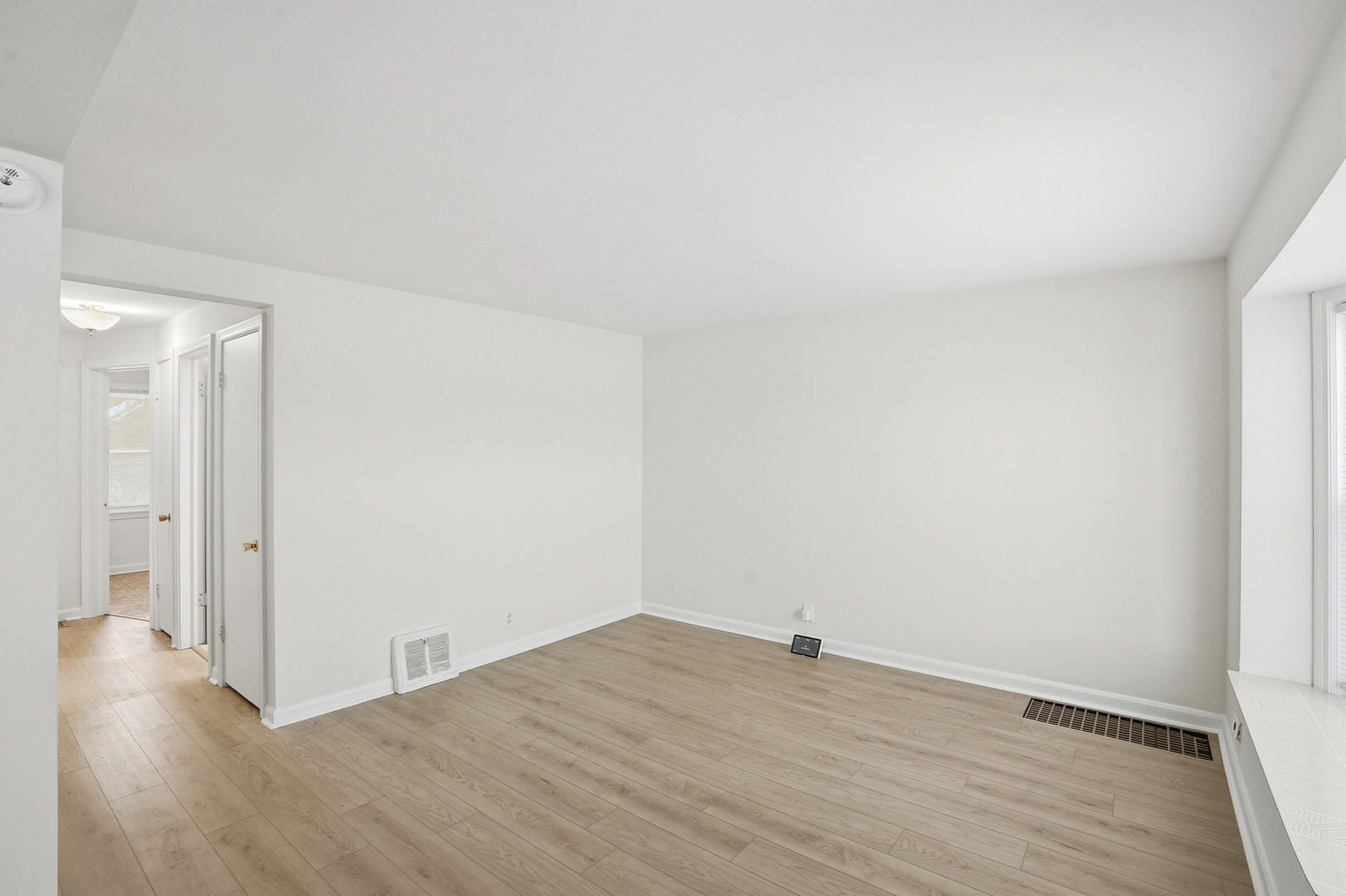 11056 South State Line Road Chicago, IL 60617 - Photo 4 of 20