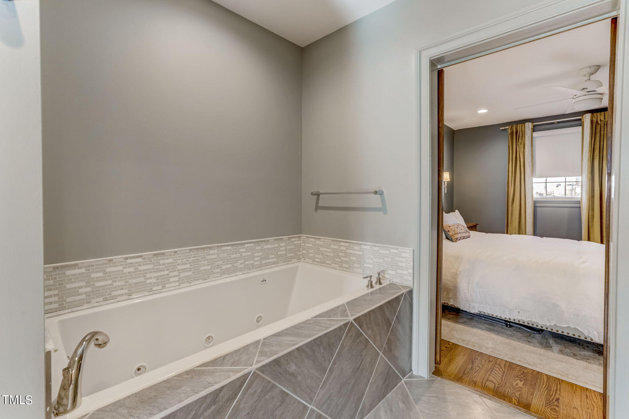 2206 Anderson Drive Raleigh, NC 27608 - Photo 32 of 79 Master Bath