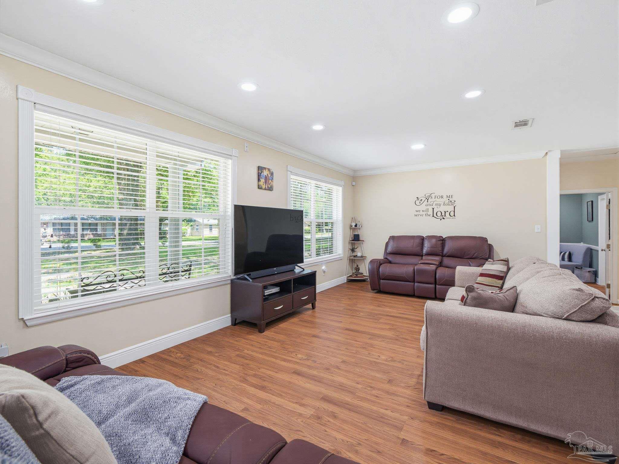 5692 Pine Ridge Drive Milton, FL 32570 - Photo 8 of 43