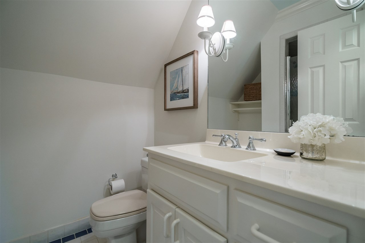 1810 Chester Road Raleigh, NC 27608 - Photo 23 of 30 Third Floor Bathroom