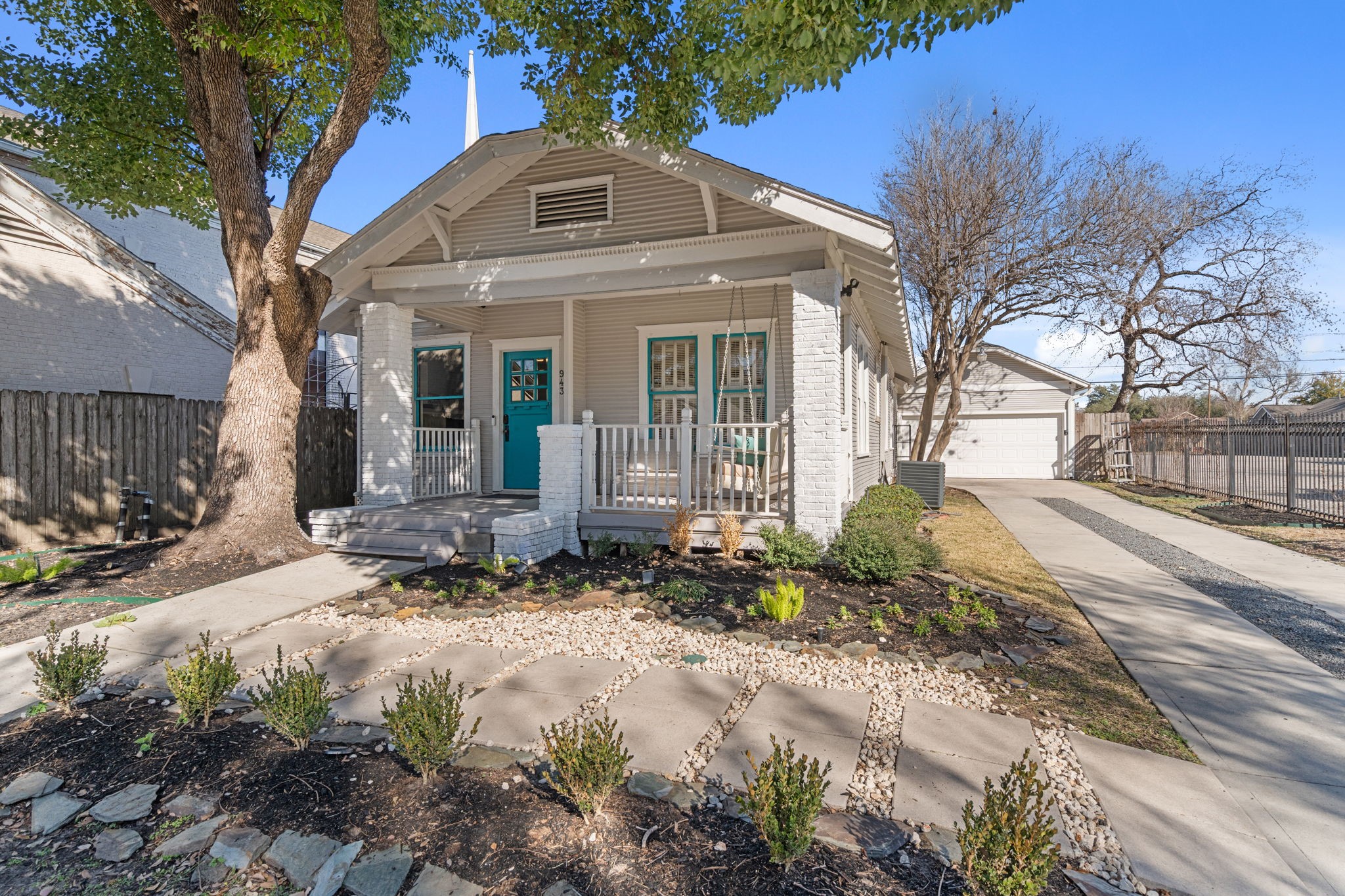 943 Pecore Street Houston, TX 77009 - Photo 5 of 25 Front of house