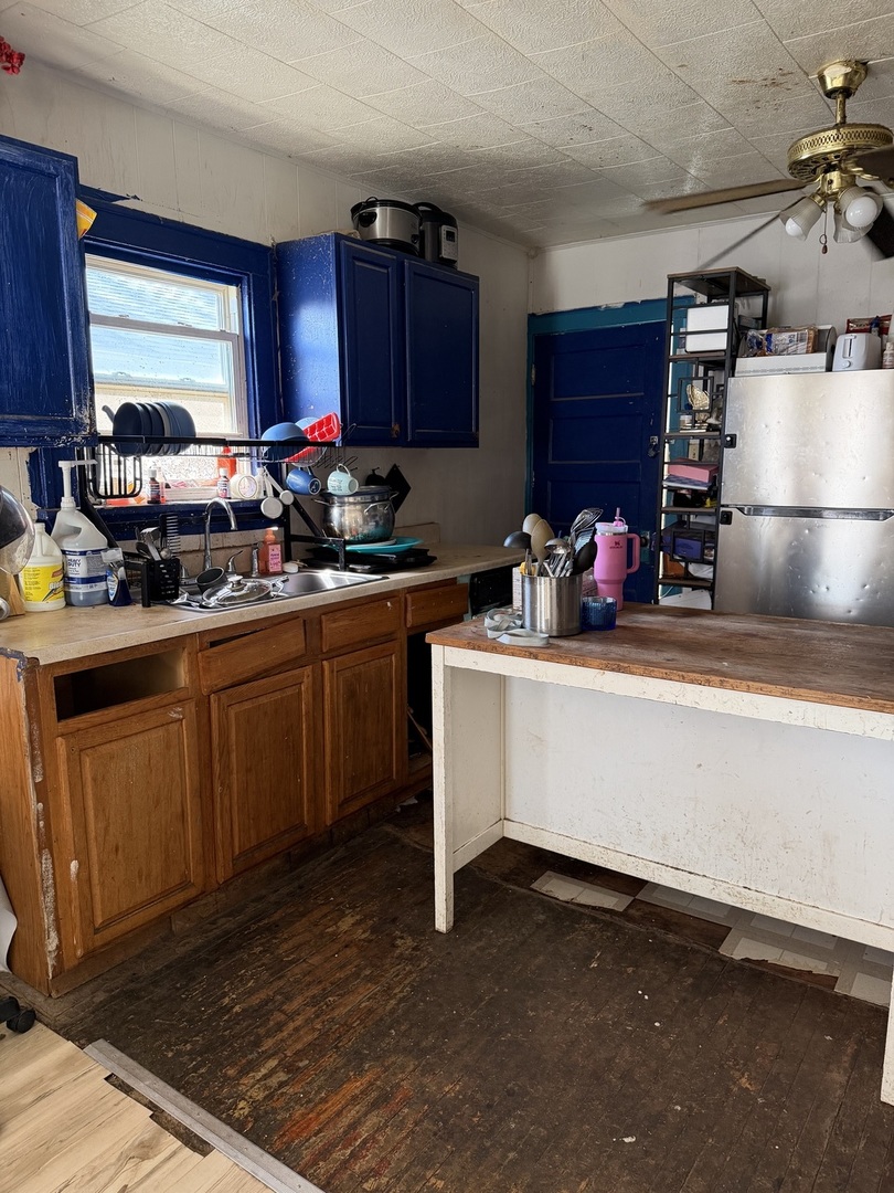 229 North 6th Avenue Kankakee, IL 60901 - Photo 10 of 16 a kitchen with cabinets a sink and appliances